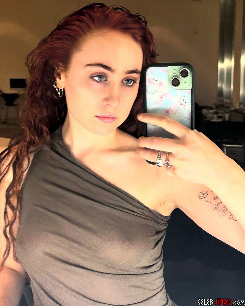 Chappell Roan tits