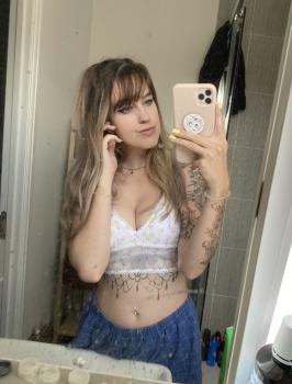 shyphoebeofleak_4.jpg