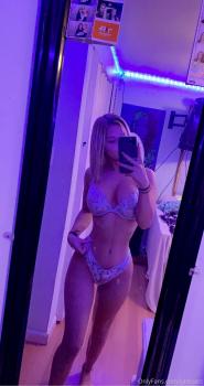 Samantha Simmonss - OnlyFans Leak