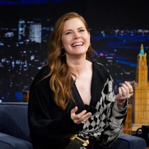 Amy Adams in Versace Spring 2026 Look on Fallon June 2026, photo 3