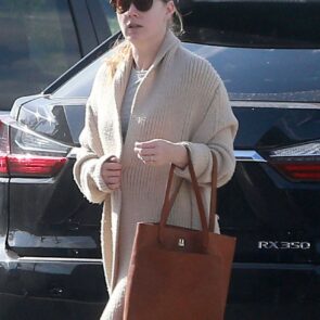Amy Adams - stops by an office building in Beverly Hills on January 24, 2017