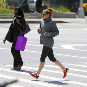 Amy Adams in Leggings - Out for a Jog in New York City 4/26/2016, photo 2