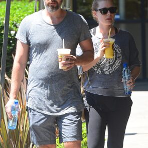 Amy Adams in Leggings at Earth Bar in West Hollywood 4/22/2016, photo 2