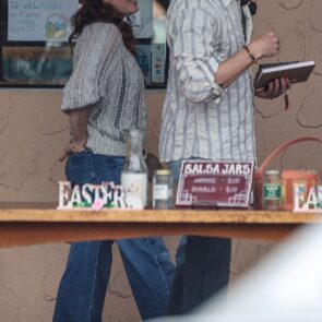 Amy Adams - Enjoys Casual Dinner Date in Los Angeles