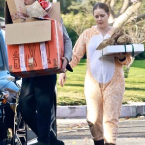 Amy Adams at Family's House in Los Angeles 12/24/2021