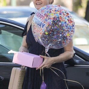 Amy Adams - Purchase Birthday Balloons and Cake at Bristol Farms in Beverly Hills 04/10/2019