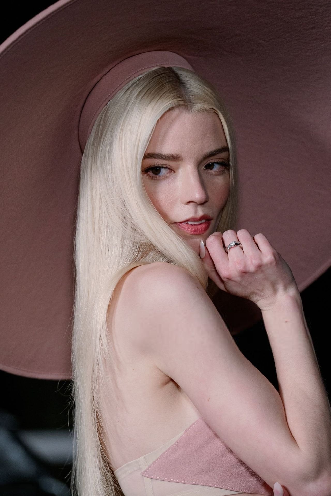 Anya Taylor-Joy in a blush pink gown and wide hat at the Super Mario Galaxy photocall in Tokyo, 2026, photo 3