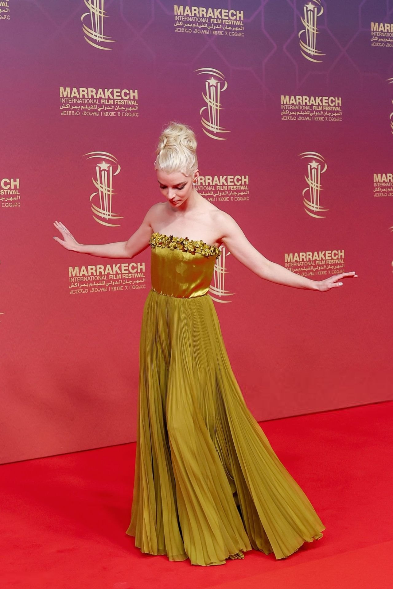Anya Taylor-Joy in a gold gown at the Marrakech Film Festival, November 2025, photo 4