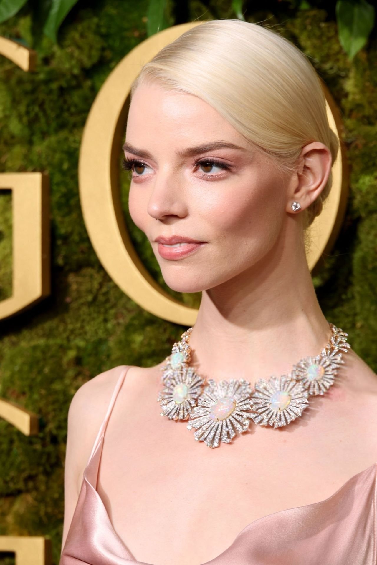 Anya Taylor-Joy in a pale pink satin gown at the 2025 Golden Globe Awards, photo 4
