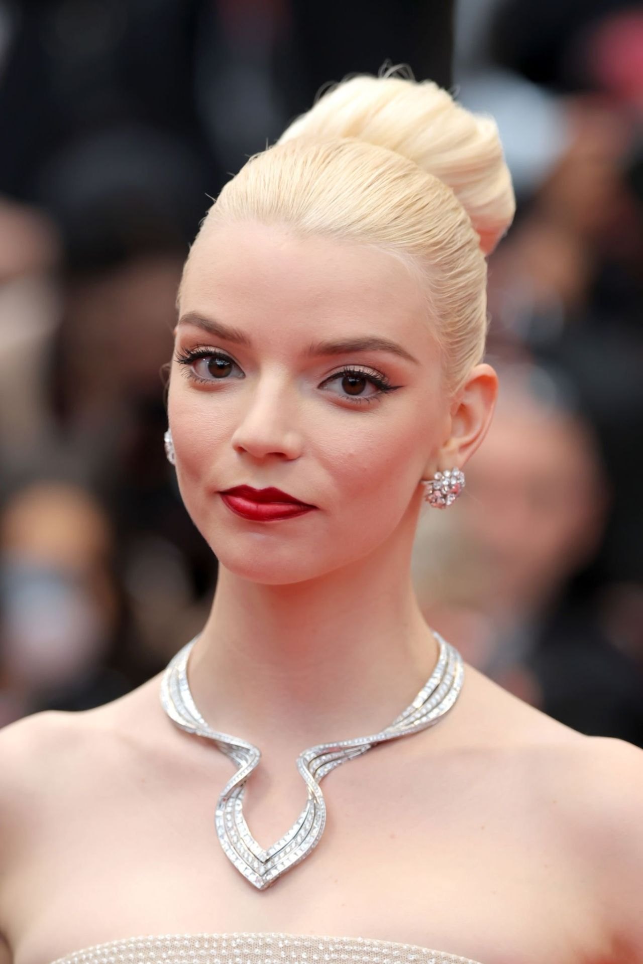 Anya Taylor-Joy in an ivory gown at the Furiosa: A Mad Max Saga premiere at Cannes, May 2024, photo 2