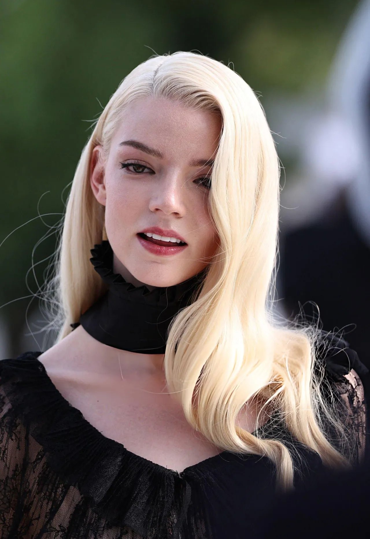 Anya Taylor-Joy in sheer black Dior lace at Paris Fashion Week, 2026, photo 3