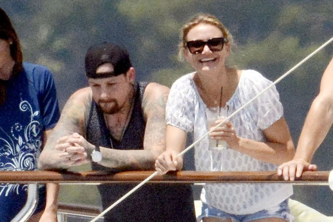 Cameron Diaz on a boat in Italy, July 2014, photo 2