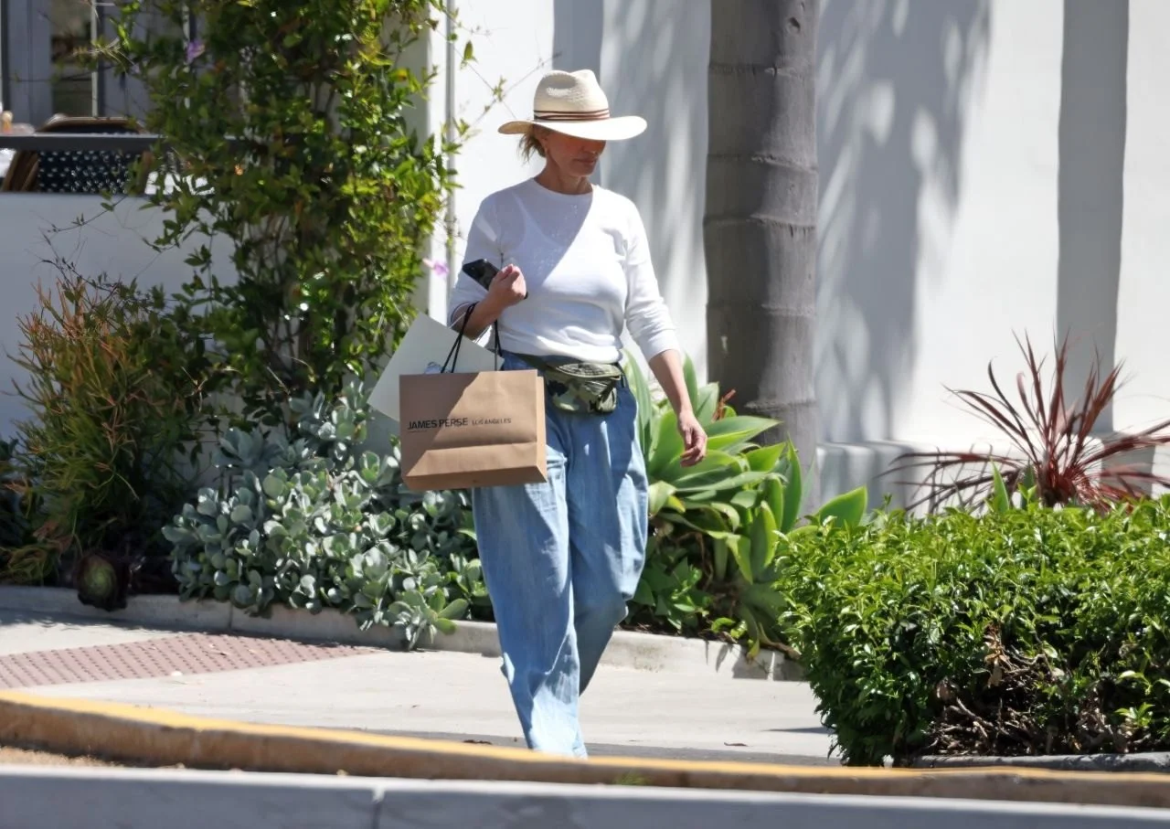 Cameron Diaz shopping for Easter supplies in Montecito, photo 2