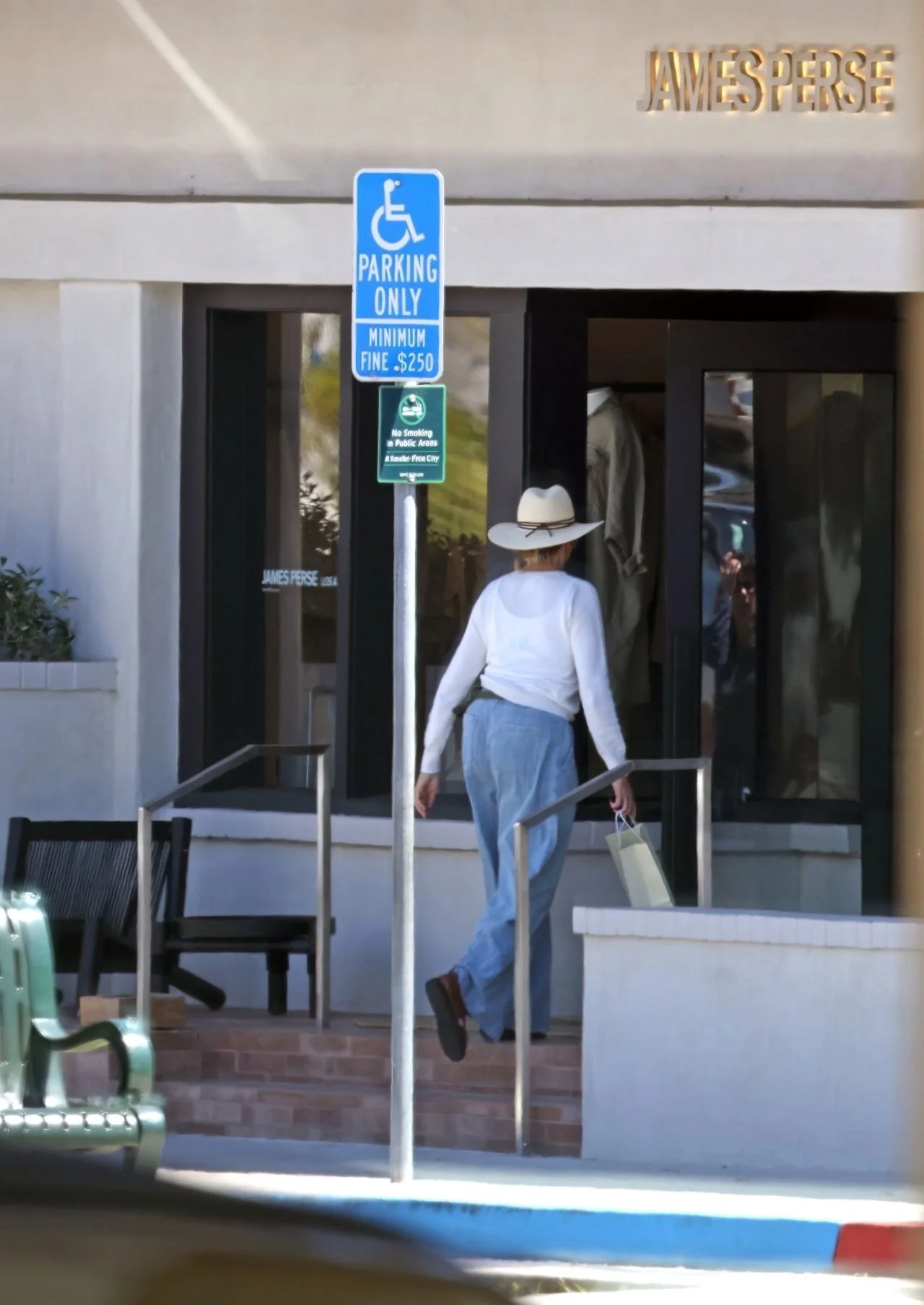 Cameron Diaz shopping for Easter supplies in Montecito, photo 4