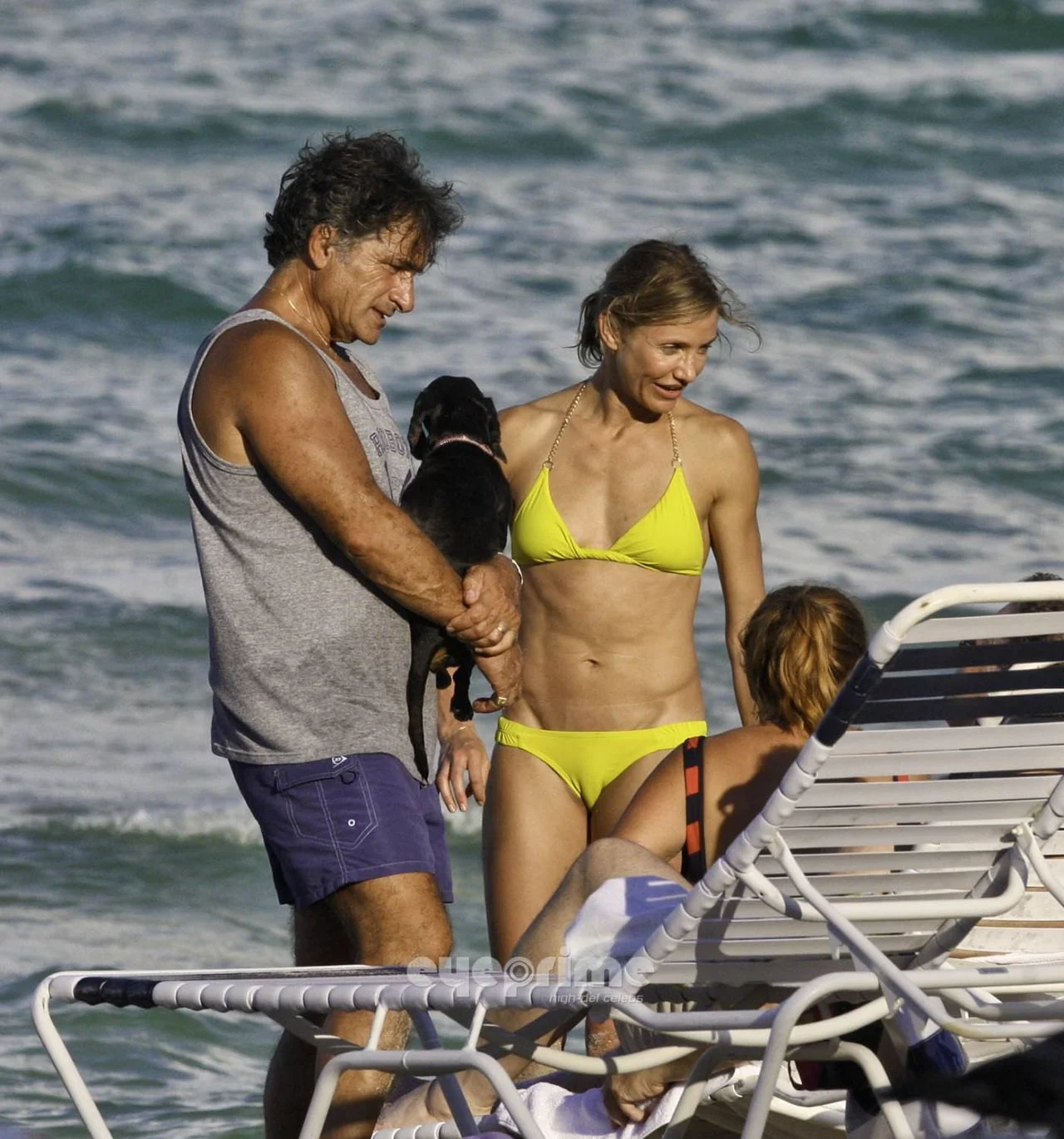Cameron Diaz in a yellow bikini on South Beach, July 2011, photo 4