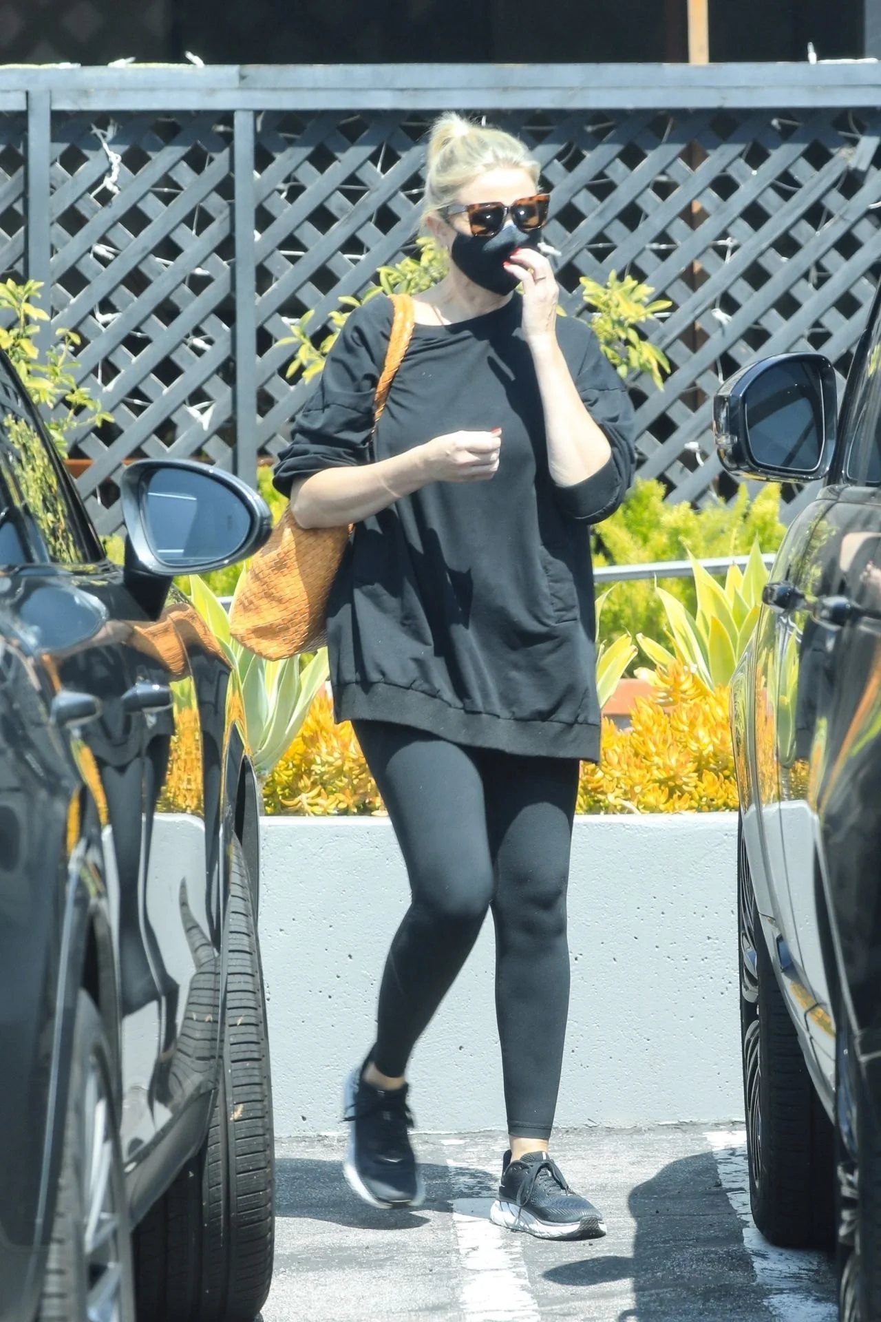 Cameron Diaz shopping at Melanie Grant on Melrose Place, September 2021