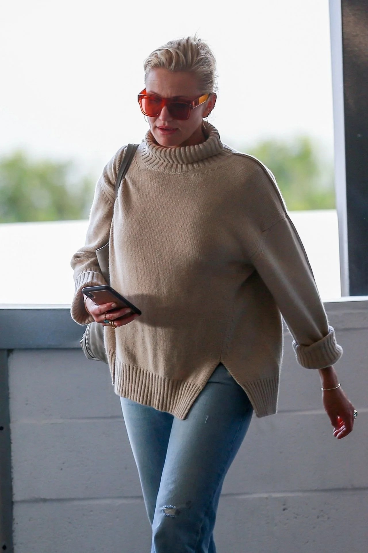 Cameron Diaz street style at Eataly in Los Angeles, November 2019