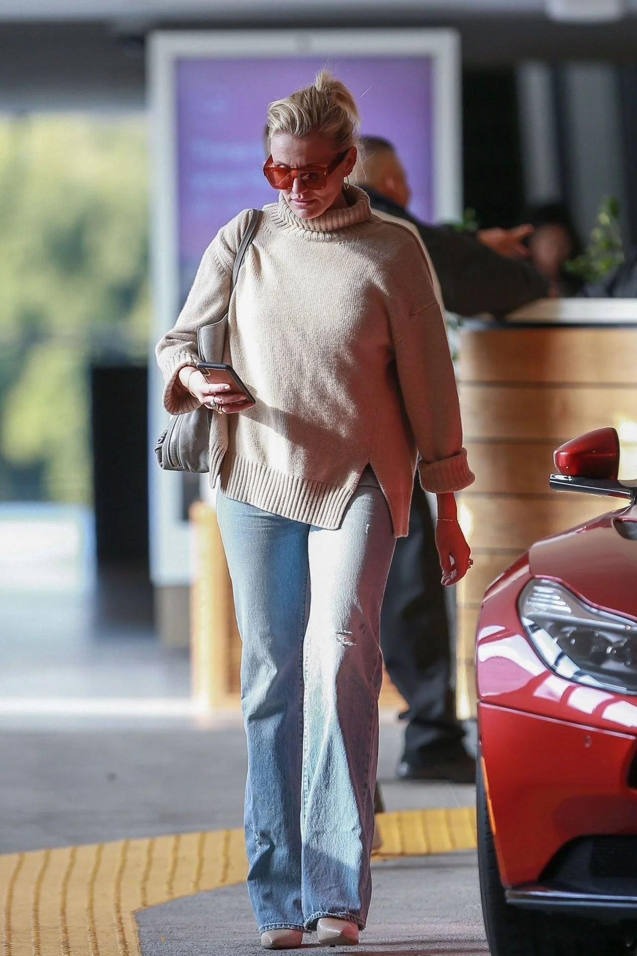 Cameron Diaz street style at Eataly in Los Angeles, November 2019, photo 3