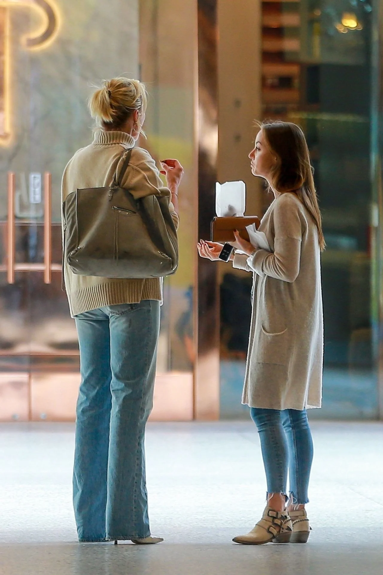 Cameron Diaz street style at Eataly in Los Angeles, November 2019, photo 4