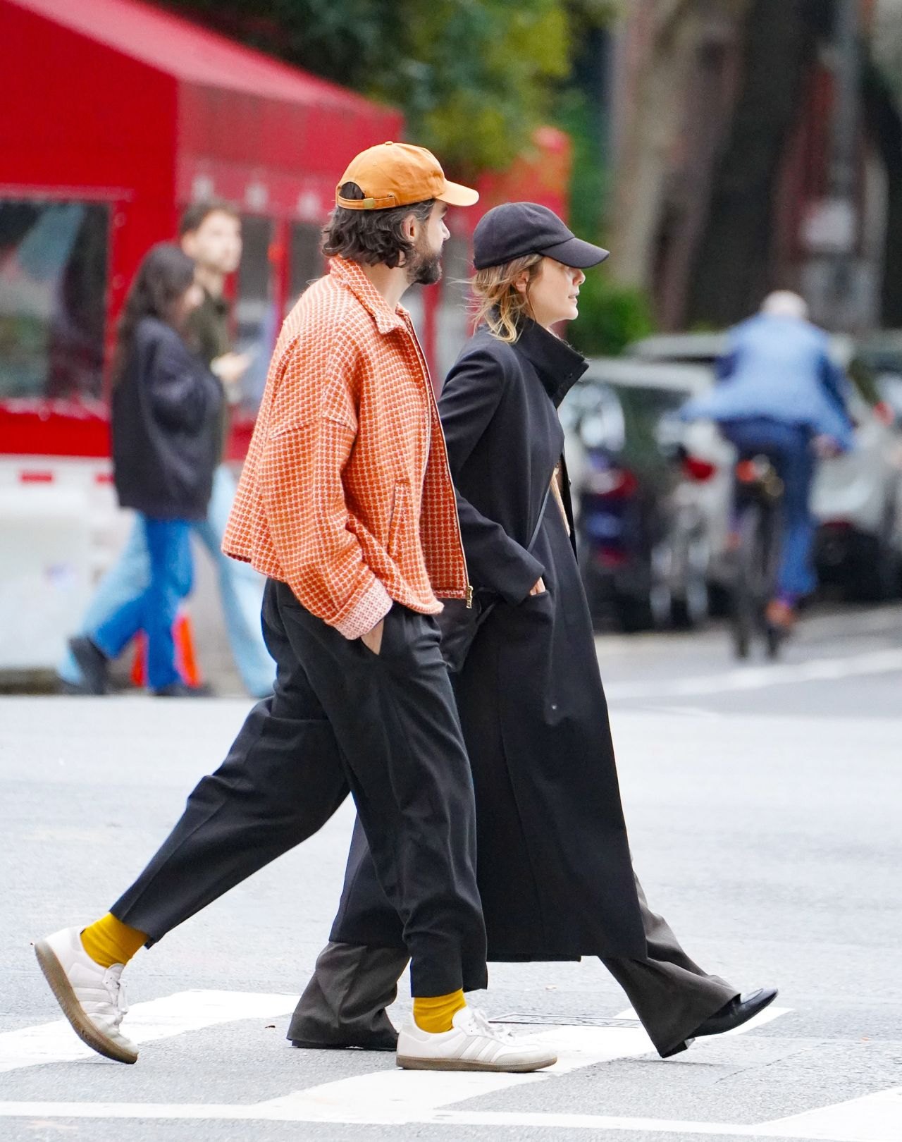 Elizabeth Olsen and Robbie Arnett out in New York City, October 2023, photo 3