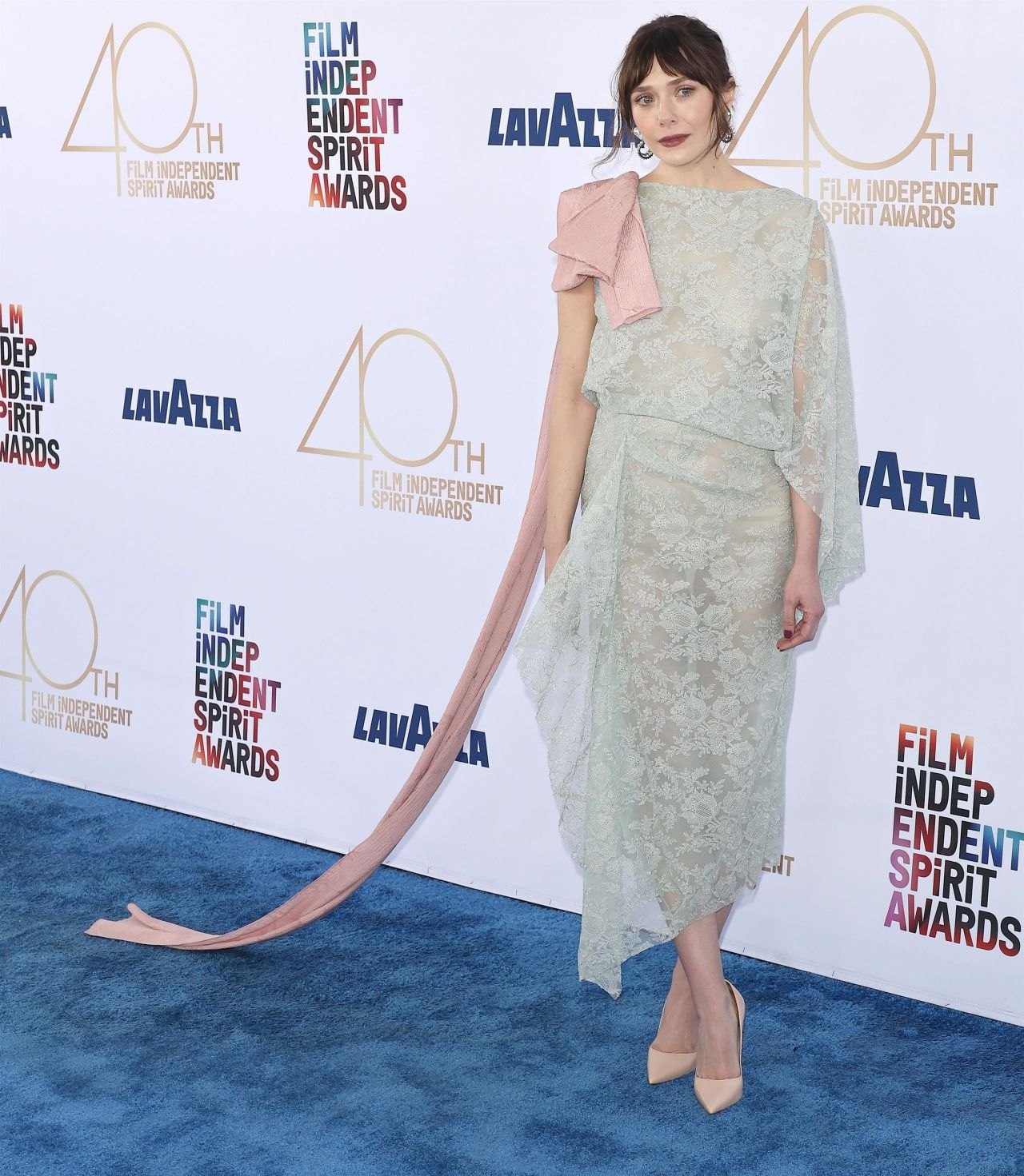Elizabeth Olsen in a mint dress with a pink bow at the 2025 Film Independent Spirit Awards, photo 3