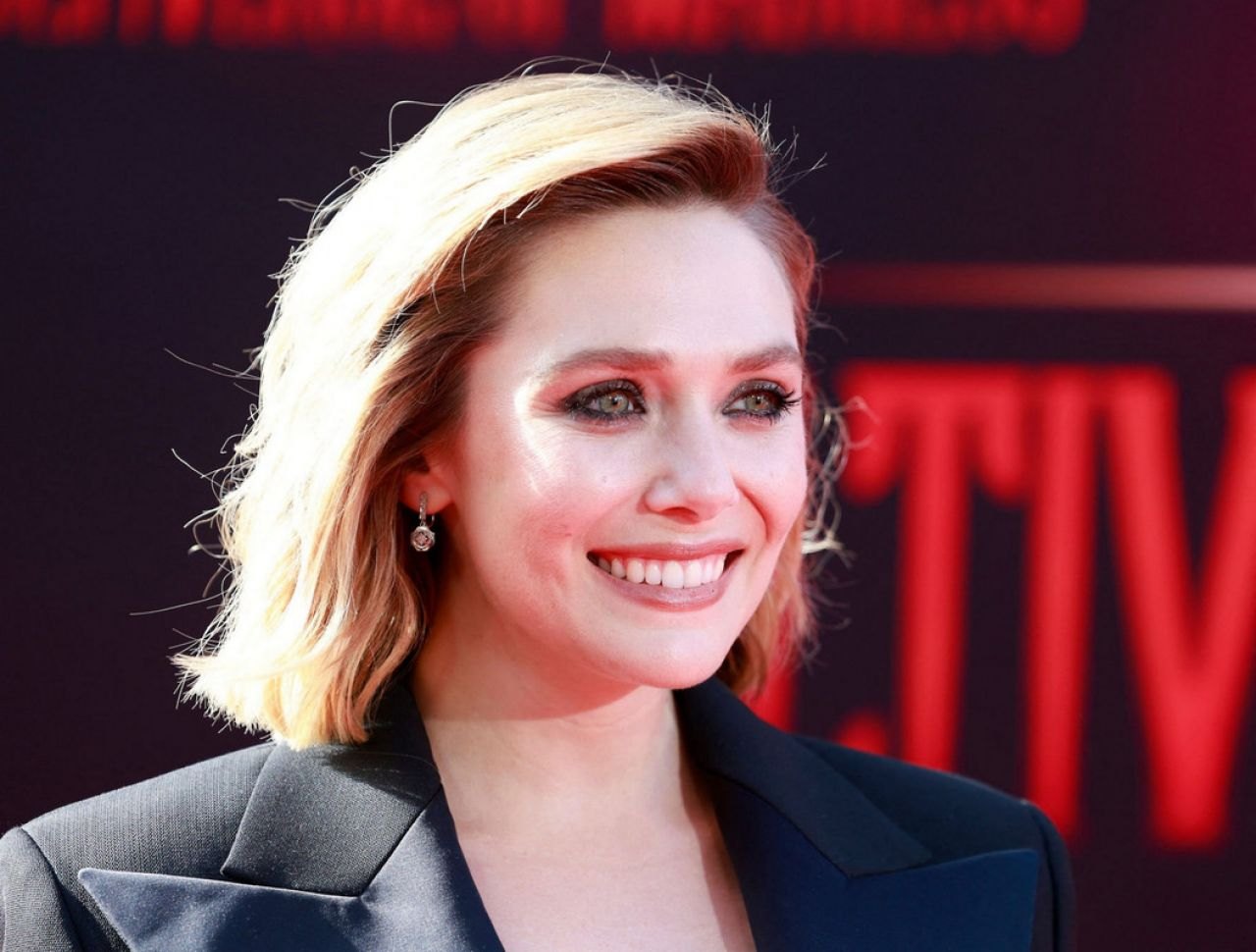 Elizabeth Olsen in a black tuxedo suit at the Doctor Strange premiere in Hollywood, 2022, photo 4