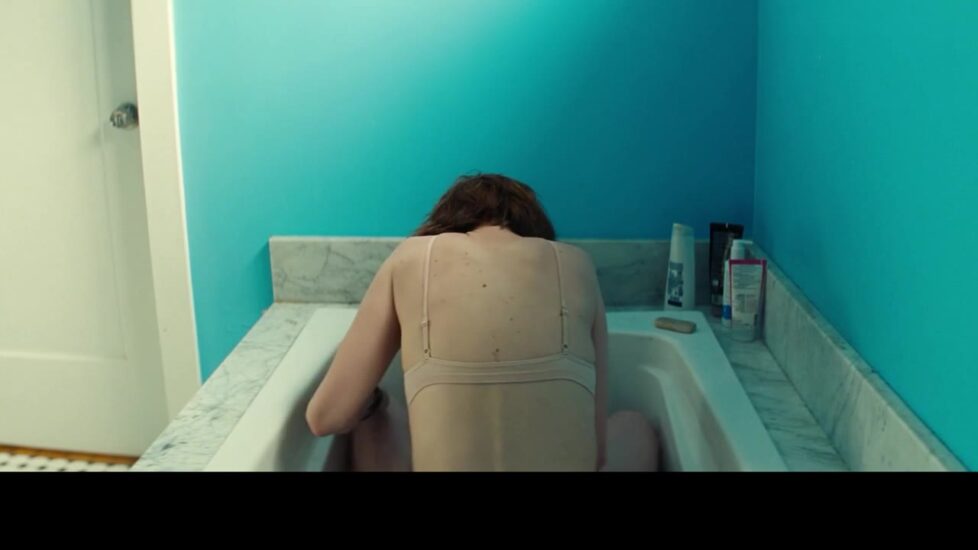 Emma Stone nude in Kinds of Kindness (2024), still 4