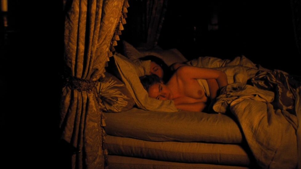 Emma Stone nude in The Favourite (2018), still 3