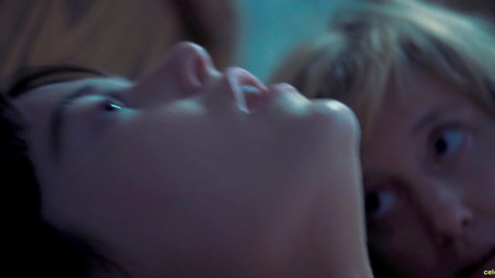 Emma Stone nude in Battle of the Sexes (2017), still 4