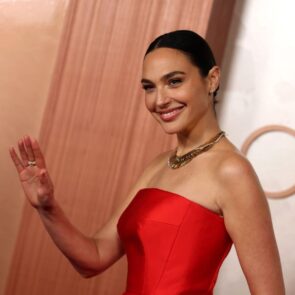 Gal Gadot Shines at 97th Academy Awards