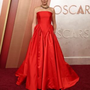 Gal Gadot Shines at 97th Academy Awards