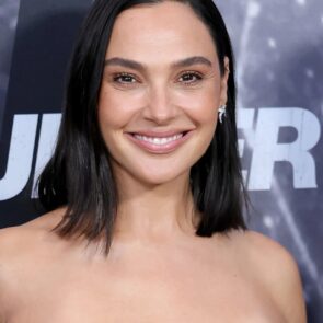 Gal Gadot Wears a Midnight Blue Textured Gown at The Runner Premiere