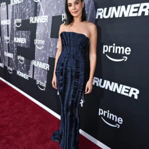 Gal Gadot Wears a Midnight Blue Textured Gown at The Runner Premiere