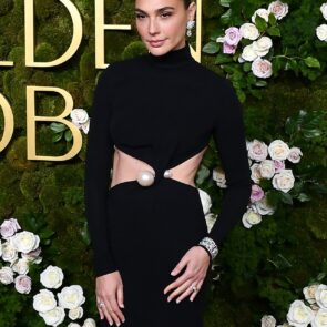 Gal Gadot Stuns in Custom Armani Privé at 2025 Golden Globes