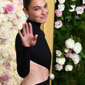 Gal Gadot Stuns in Custom Armani Privé at 2025 Golden Globes