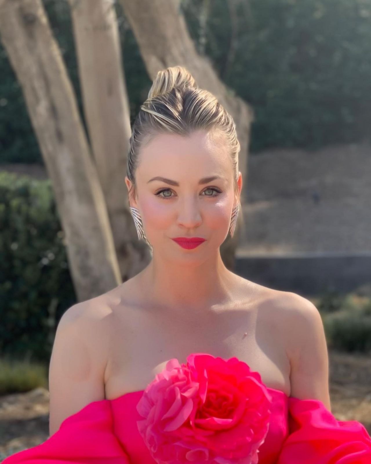Kaley Cuoco - SAG Awards Photoshoot April 2021, photo 2