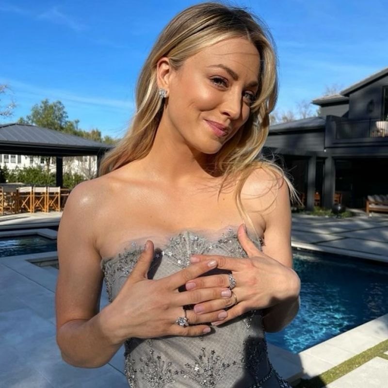 Kaley Cuoco - Dressed for the Golden Globes 2021