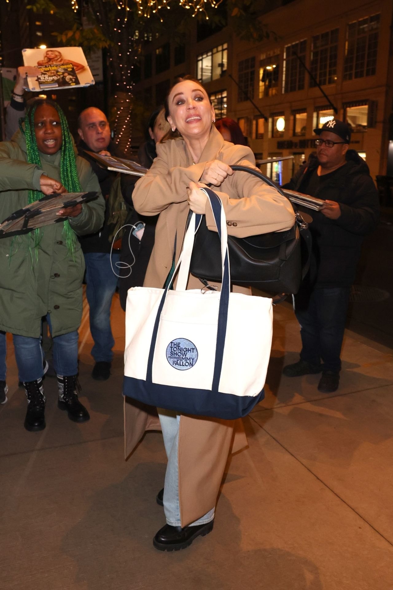 Kaley Cuoco Spotted Returning to Hotel Post-Jimmy Fallon Show [11-26-2024], photo 2