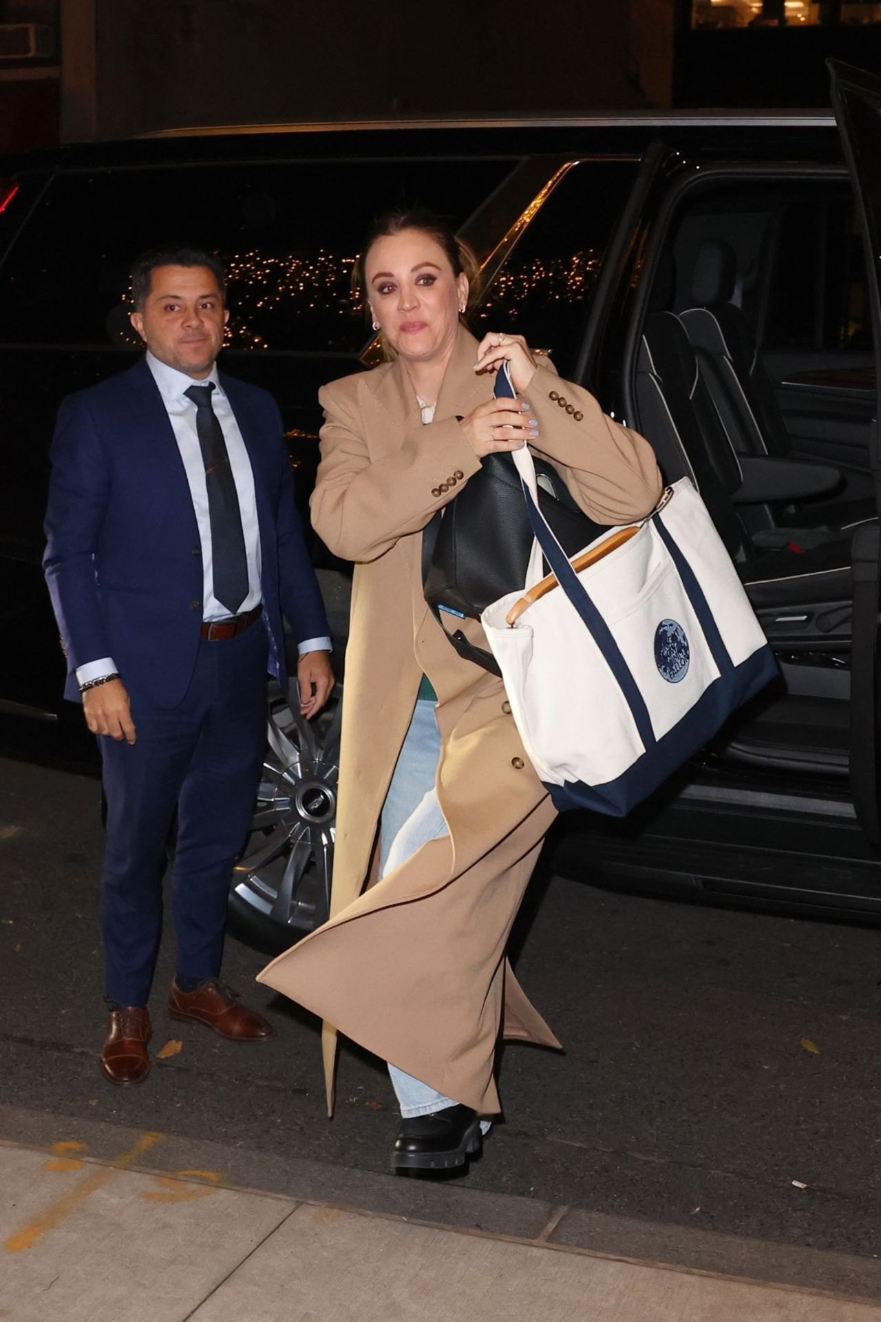 Kaley Cuoco Spotted Returning to Hotel Post-Jimmy Fallon Show [11-26-2024], photo 3