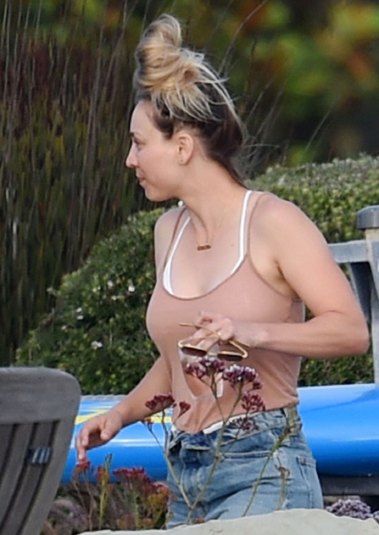 Kaley Cuoco - Beach Party in Santa Monica 09/07/2019, photo 2