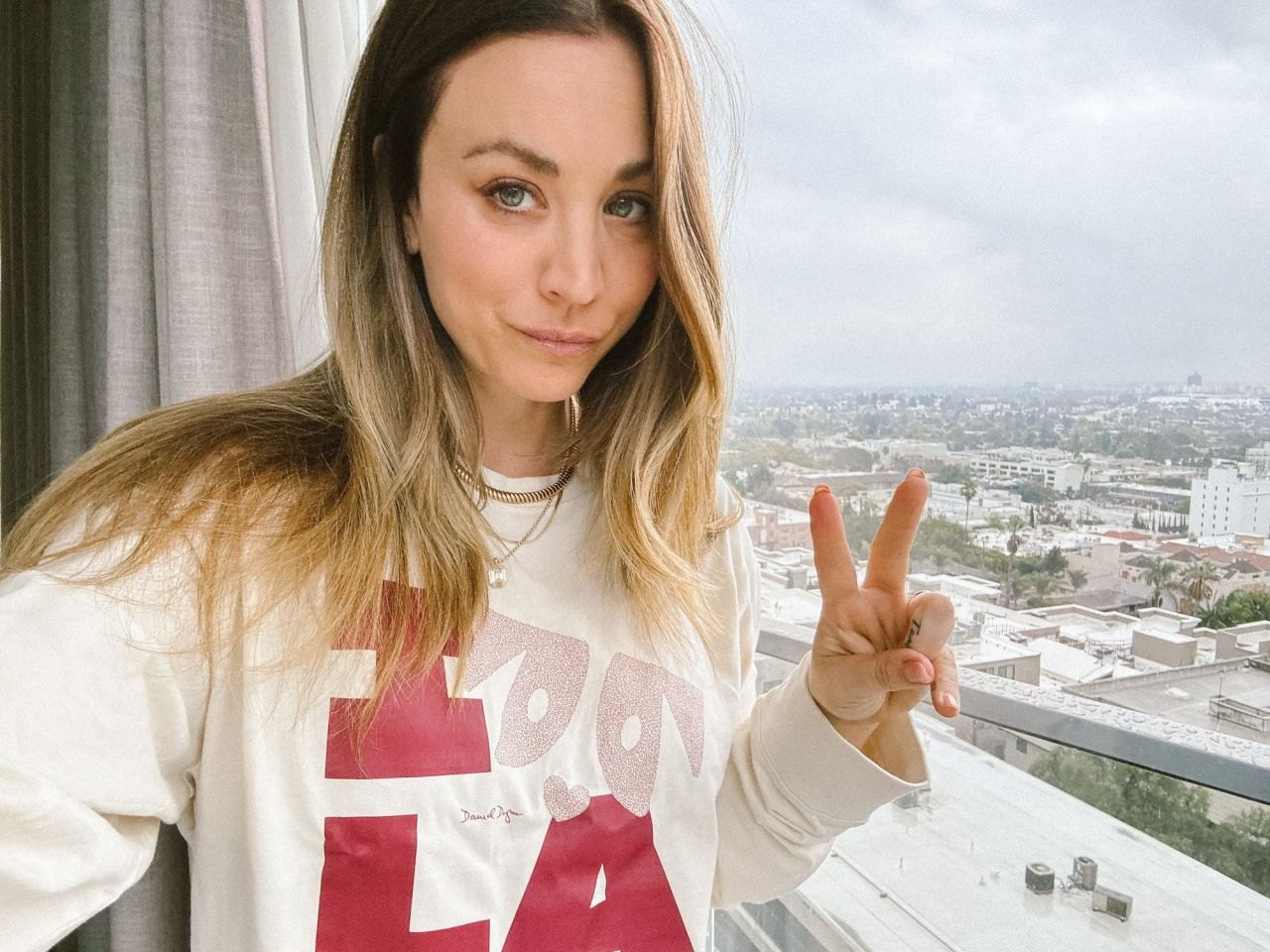 Kaley Cuoco Promotes TheMuttdog in LA 2025, photo 2
