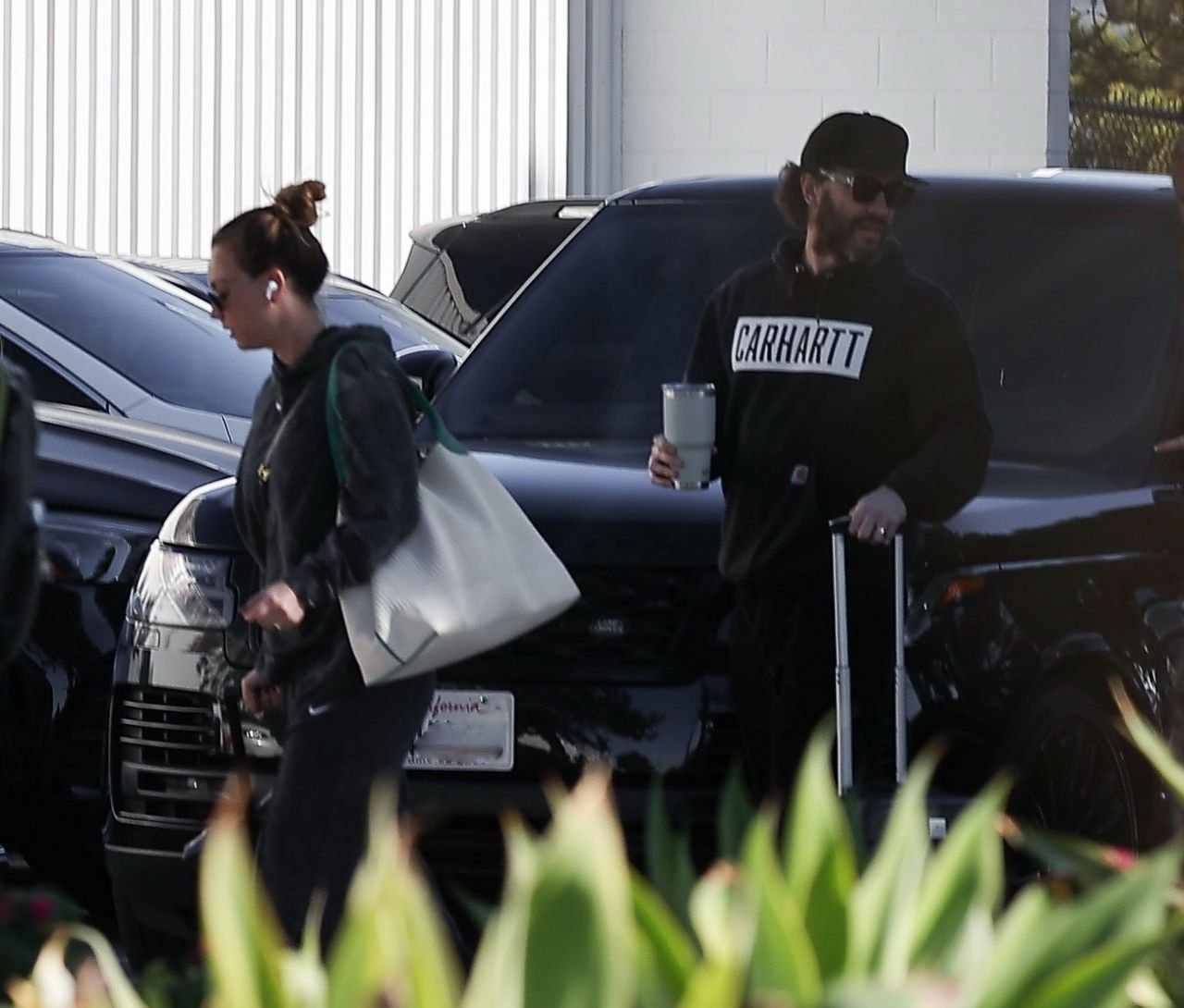 Kaley Cuoco and Tom Pelphrey Arrive at Burbank Airport 12/16/2023, photo 2