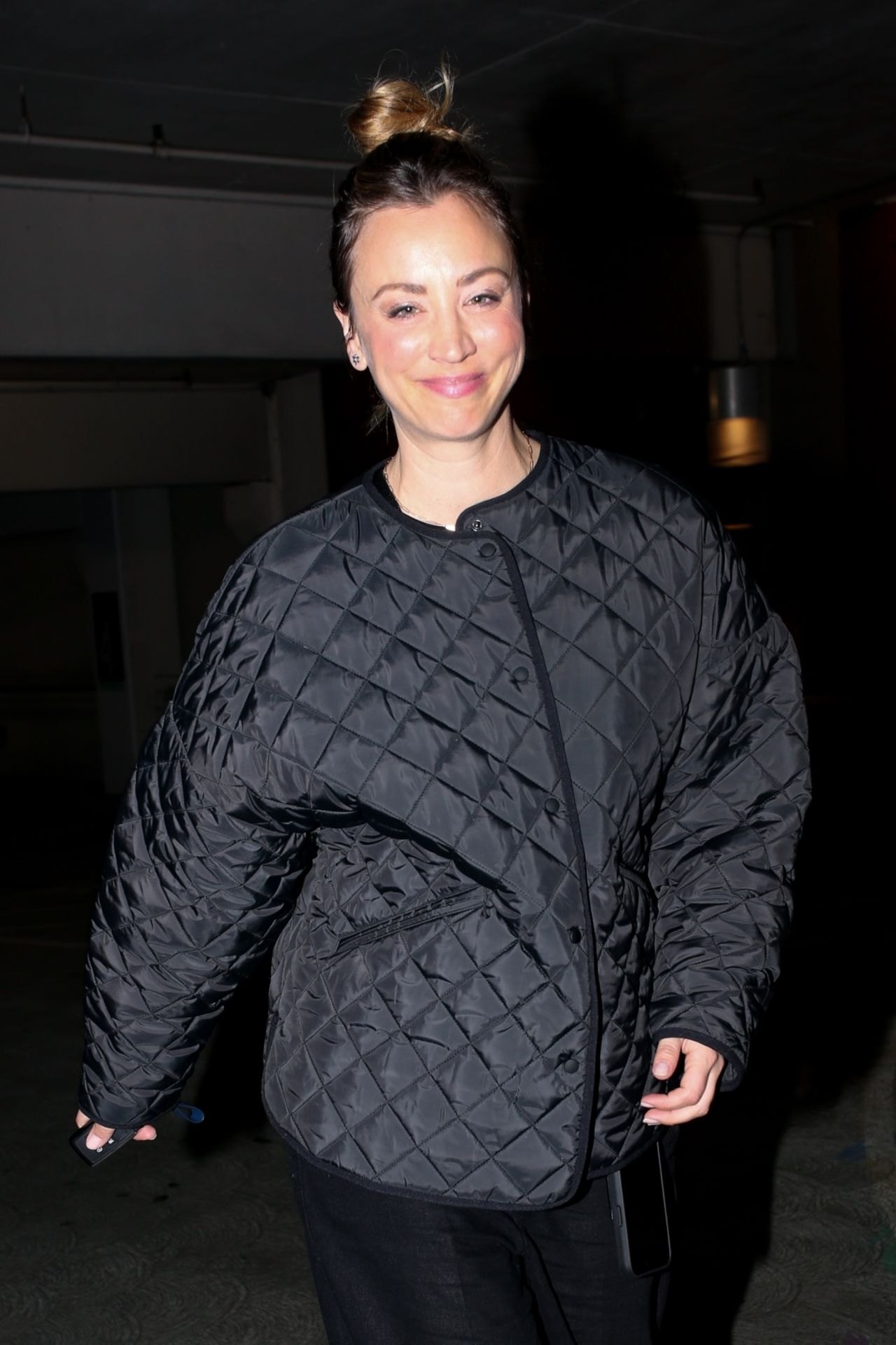 Kaley Cuoco Out in Burbank 11/18/2023, photo 2