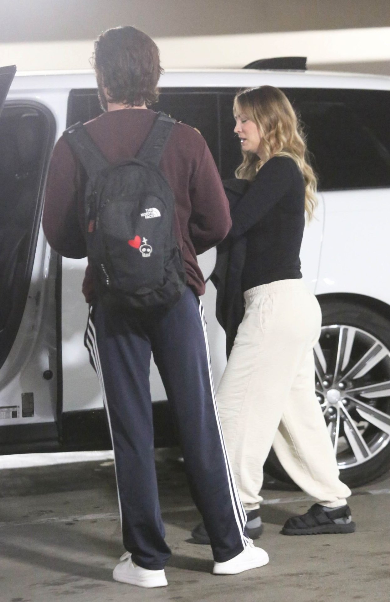 Kaley Cuoco and Tom Pelphre Stopping by Gelson's in Los Angeles 11/15/2023, photo 2