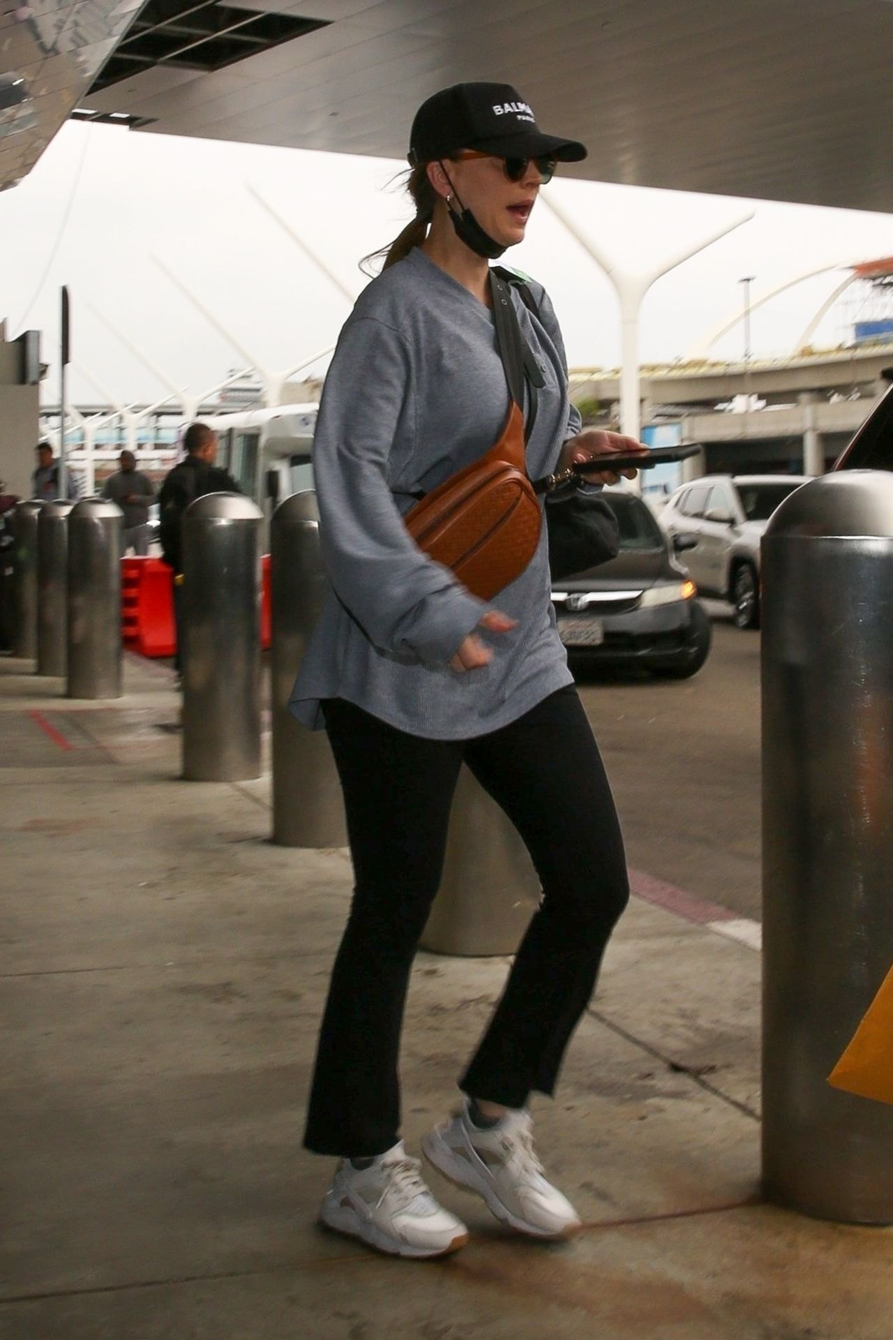 Kaley Cuoco - LAX in LA 10/14/2022