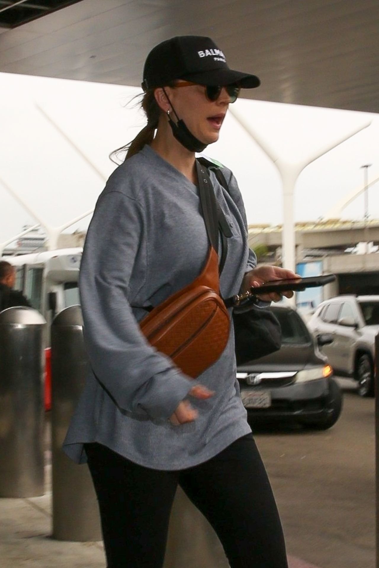 Kaley Cuoco - LAX in LA 10/14/2022, photo 2