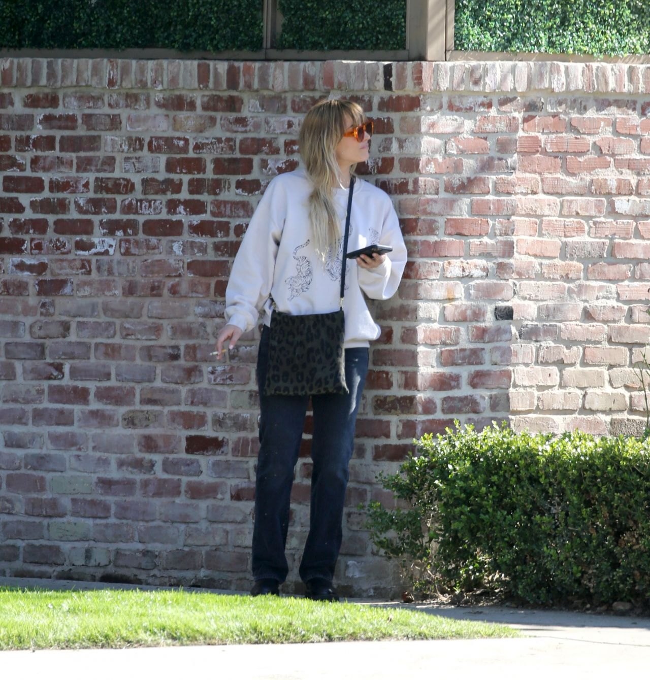 Kaley Cuoco - "The Flight Attendant" Set in LA 02/03/2022, photo 2