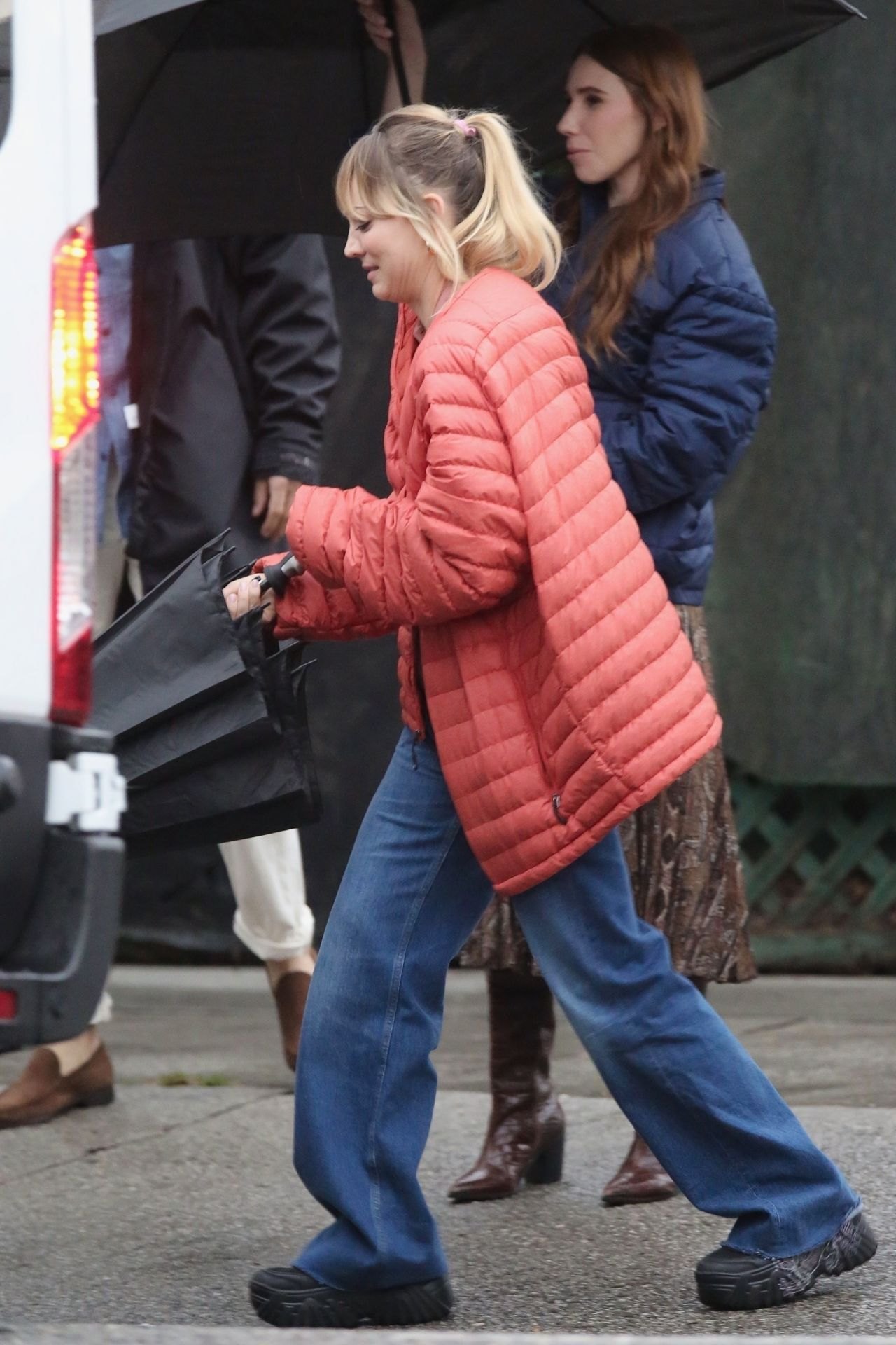 Kaley Cuoco and Zosia Mamet - "The Flight Attendant" Set in LA 10/04/2021