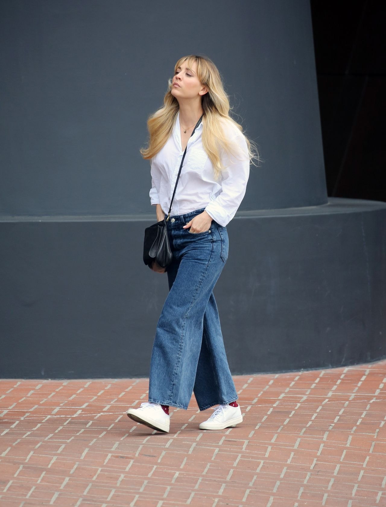 Kaley Cuoco Out in Los Angeles 09/27/2021