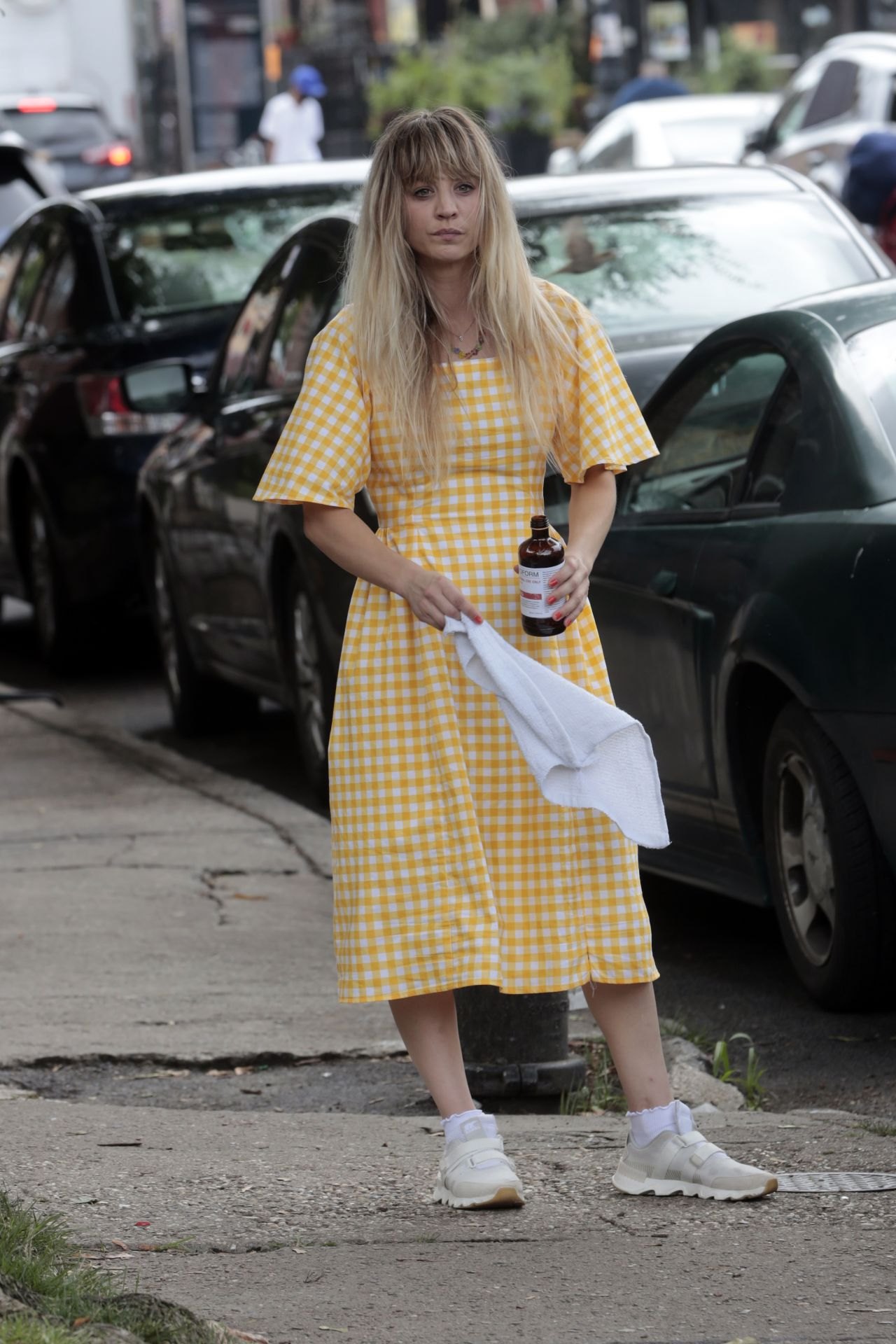 Kaley Cuoco - "Meet Cute" Set in Brooklyn 08/15/2021